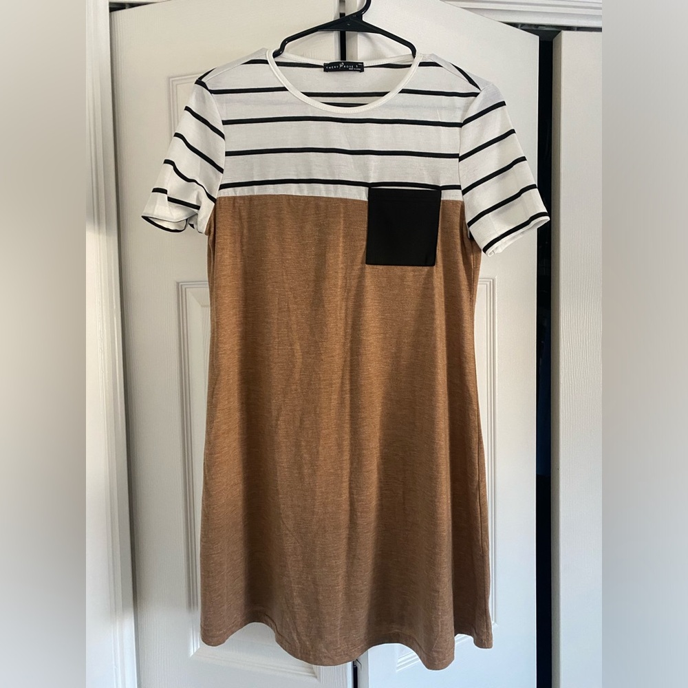 Emery Rose Striped Pocket Tunic Length Tee Shirt - Black, White, Tan